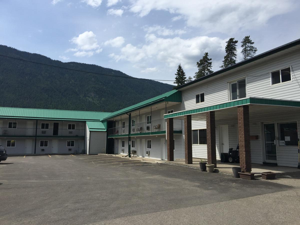 Valley Motel Sparwood Exteriör bild